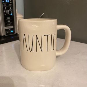 Rae Dunn AUNTIE mug